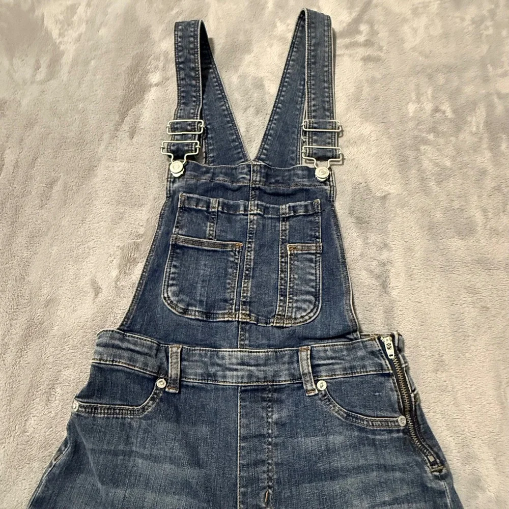 Free People Skinny Denim Overalls Medium Wash Frayed Hem Side Zip Jumpsuit Sz 26 - Picture 5 of 13